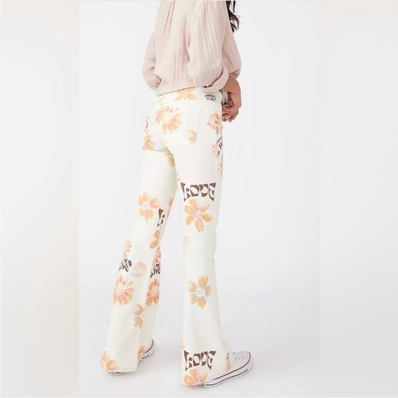 We The Free Penny Pull-On Printed Flare Jeans Floral Good Vibes Combo sz 28 - Picture 2 of 16